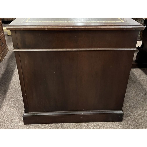 231 - MAHOGANY KNEEHOLE DESK WITH SHAPED TOP, 2 COLUMNS OF 4 DRAWERS FLANKING A SINGLE LONG DRAWER ON PLIN... 