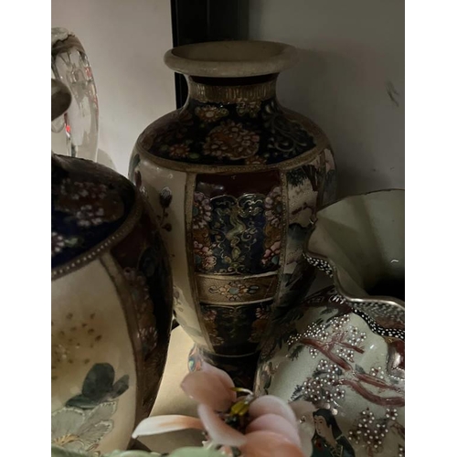 3014 - SELECTION ORIENTAL WARE INCLUDING PORCELAIN, HARDSTONE, LARGE BRASS BOWL, ETC ON ONE SHELF