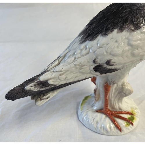 3058C - MEISSEN STYLE PORCELAIN FIGURE OF A BIRD WITH CROSSED SWORD MARK & 2083 TO BASE - 26 CM TALL