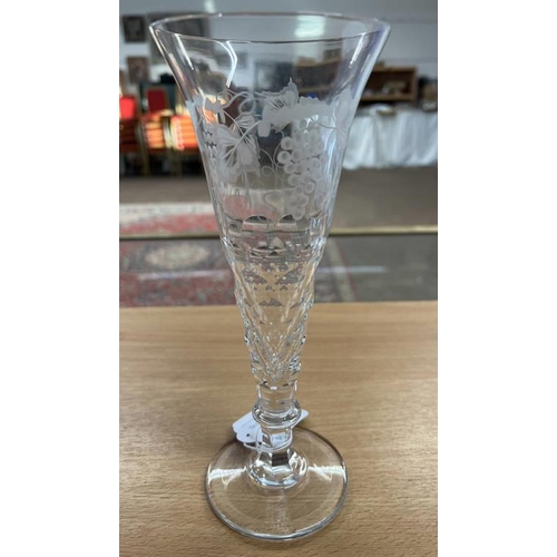 3069 - SET OF 12 WILLIAM YEOWARD CRYSTAL CHAMPAGNE FLUTES ETCHED WITH GRAPE VINE DECORATION - 21CM TALL