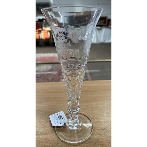 3069 - SET OF 12 WILLIAM YEOWARD CRYSTAL CHAMPAGNE FLUTES ETCHED WITH GRAPE VINE DECORATION - 21CM TALL