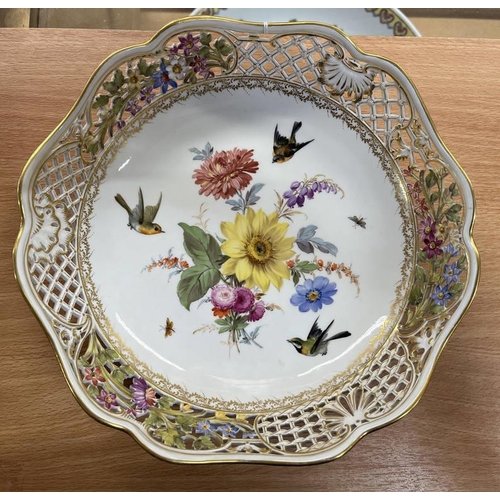 3169 - 19TH CENTURY MEISSEN PORCELAIN SHALLOW CIRCULAR BOWL DECORATED WITH BIRDS & FLOWERS WITH A PIERCED W... 