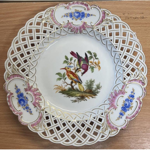 3190 - SET OF 17 19TH CENTURY MEISSEN PLATES DECORATED WITH EXOTIC BIRDS WITHIN A PIERCED WORK & FLORAL BOR... 