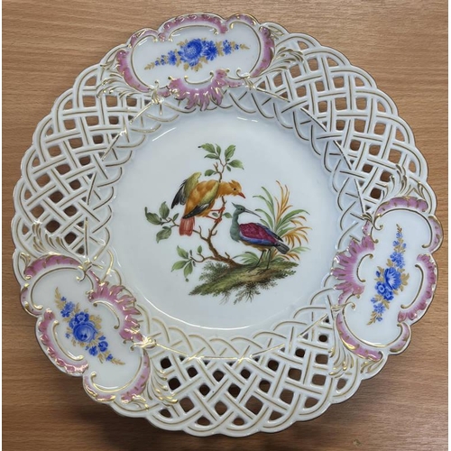 3190 - SET OF 17 19TH CENTURY MEISSEN PLATES DECORATED WITH EXOTIC BIRDS WITHIN A PIERCED WORK & FLORAL BOR... 