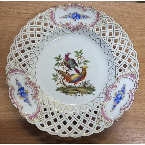 3190 - SET OF 17 19TH CENTURY MEISSEN PLATES DECORATED WITH EXOTIC BIRDS WITHIN A PIERCED WORK & FLORAL BOR... 