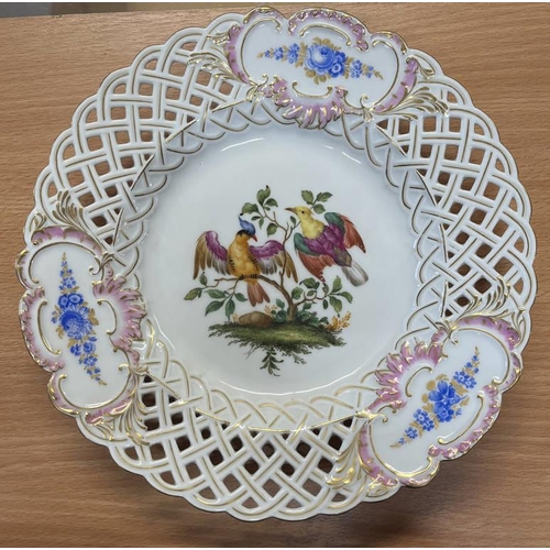 3190 - SET OF 17 19TH CENTURY MEISSEN PLATES DECORATED WITH EXOTIC BIRDS WITHIN A PIERCED WORK & FLORAL BOR... 