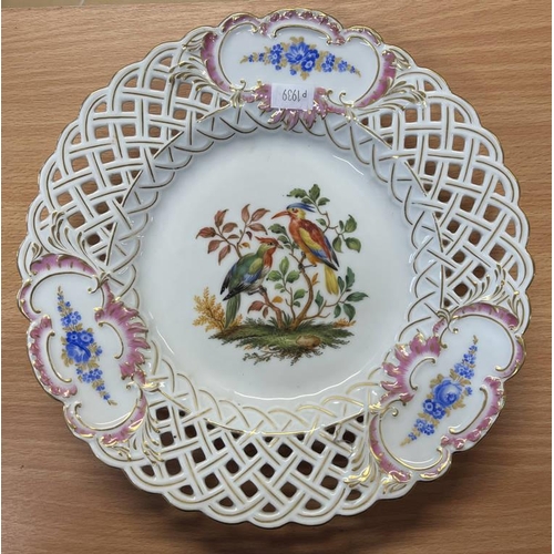 3190 - SET OF 17 19TH CENTURY MEISSEN PLATES DECORATED WITH EXOTIC BIRDS WITHIN A PIERCED WORK & FLORAL BOR... 