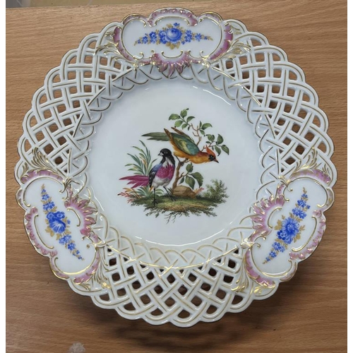 3190 - SET OF 17 19TH CENTURY MEISSEN PLATES DECORATED WITH EXOTIC BIRDS WITHIN A PIERCED WORK & FLORAL BOR... 