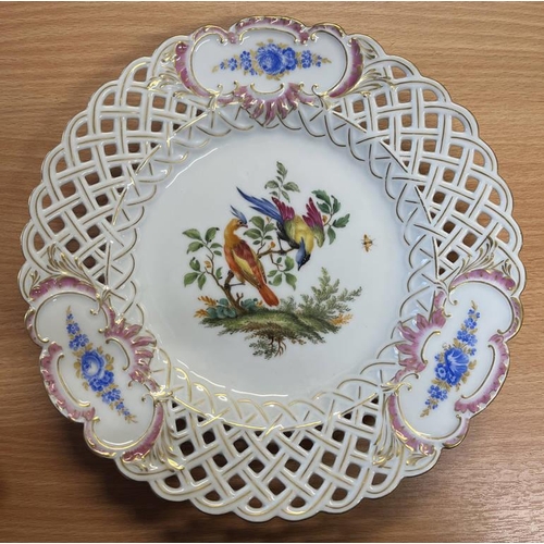 3190 - SET OF 17 19TH CENTURY MEISSEN PLATES DECORATED WITH EXOTIC BIRDS WITHIN A PIERCED WORK & FLORAL BOR... 