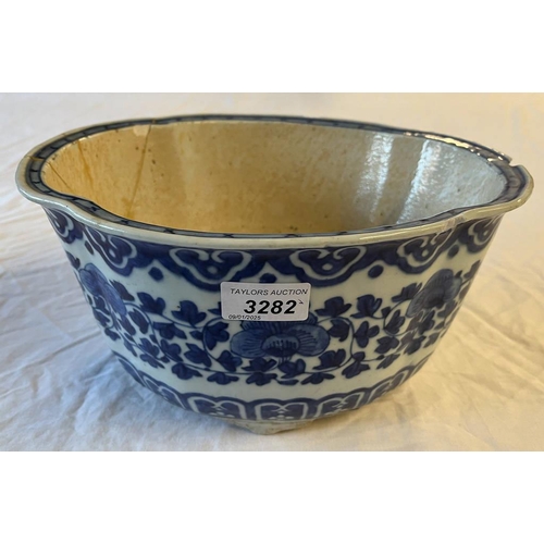 3282 - CHINESE BRONZE SILK IRON WITH FLAT WOODEN HANDLE & CHINESE BLUE & WHITE FLORAL DECORATED FLOWER POT ... 