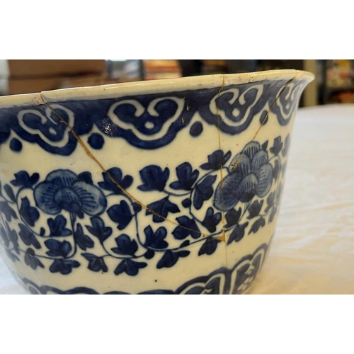 3282 - CHINESE BRONZE SILK IRON WITH FLAT WOODEN HANDLE & CHINESE BLUE & WHITE FLORAL DECORATED FLOWER POT ... 