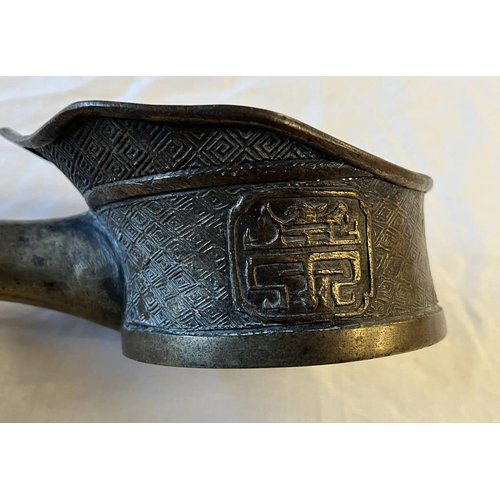 3282 - CHINESE BRONZE SILK IRON WITH FLAT WOODEN HANDLE & CHINESE BLUE & WHITE FLORAL DECORATED FLOWER POT ... 