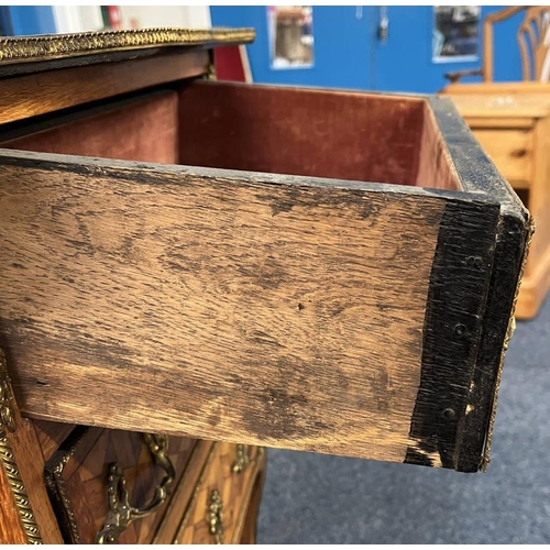 73 - 19TH CENTURY WALNUT CONTINENTAL SMALL CHEST WITH PARQUETRY STYLE INLAY, SHAPED TOP & 3 DRAWERS ON SH... 