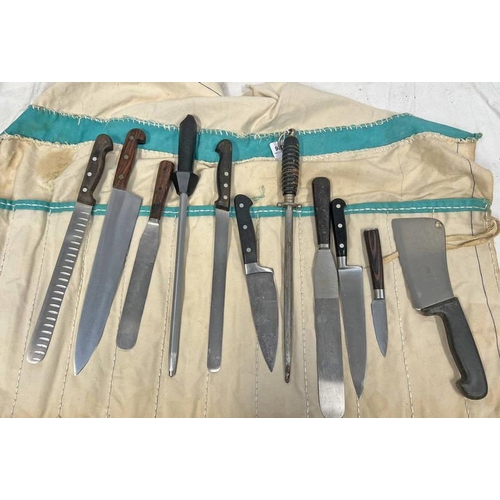 1026 - KNIFE SET TO INCLUDE MAKERS SUCH AS ADAMS, SHEFFIELD, TAYLORS EYE WITNESS ETC IN CLOTH ROLL