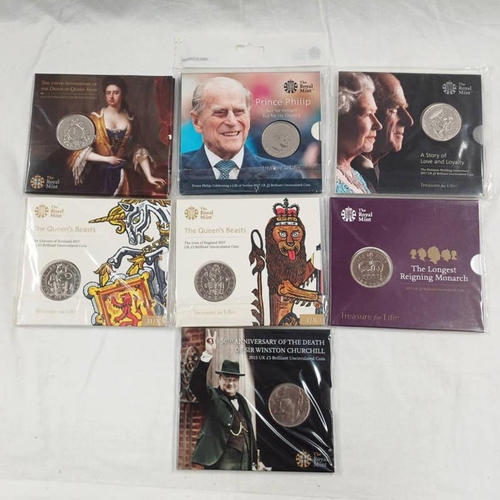 1359 - 7 X ROYAL MINT BRILLIANT UNCIRCULATED £5 COMMEMORATIVE COINS TO INCLUDE 2014 QUEEN ANNE, 2015 CHURCH... 