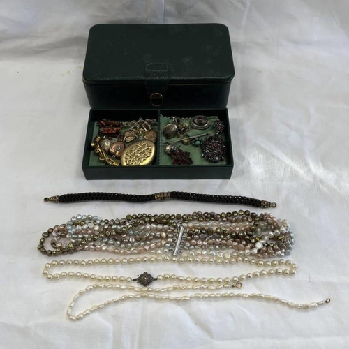 243 - GREEN JEWELLERY BOX & CONTENTS INCLUDING PAIR OF CORAL BROOCHES, FOIL BACK GARNET PENDANT, VARIOUS G... 