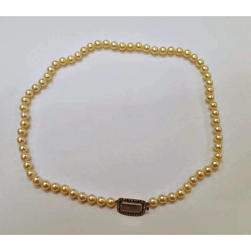 311 - SINGLE STRAND PEARL NECKLACE WITH A GEORGIAN SEED PEARL SET MEMORIAL CLASP - 43 CM