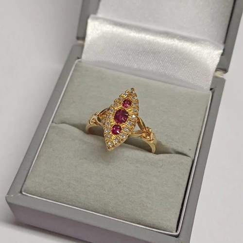 339 - EDWARDIAN 18CT GOLD RUBY & DIAMOND CLUSTER RING THE OVAL CUT RUBIES SET WITHIN A SURROUND OF CUSHION... 