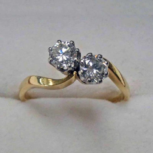 387 - 18CT GOLD 2 STONE DIAMOND SET RING, APPROX 0.75 CARATS IN TOTAL, RING SIZE P