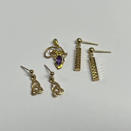 403 - 9CT GOLD AMETHYST SET AFRICA PENDANT & 2 PAIRS OF 9CT GOLD EARRINGS - 4.3G TOTAL