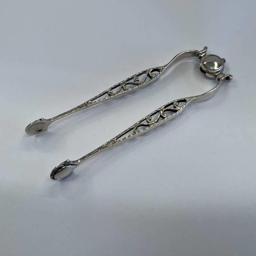 409 - PAIR OF GEORGE III SILVER PIVOT HINGE SUGAR TONGS WITH PIERCED STEMS CIRCA 1770 - UNMARKED