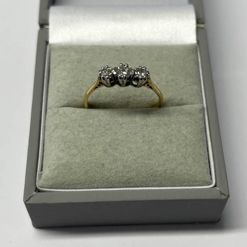 424 - 18CT GOLD 3-STONE DIAMOND SET RING, THE DIAMONDS APPROX. 0.7 CARATS, SIZE M