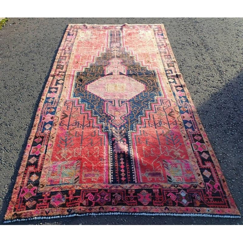 1315 - MULTICOLOURED HAND WOVEN FULL PILE PERSIAN VILLAGE RUG 297 CM X 153CM