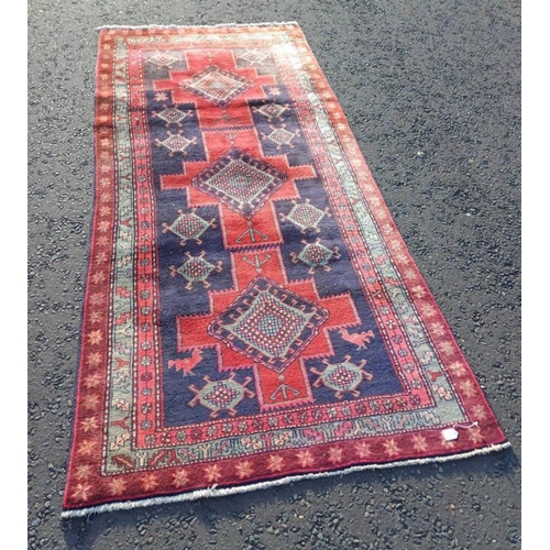 1369 - HAND WOVEN IRANIAN VILLAGE RUG FROM THE NORTHERN IRAN REGION 279CM X 134CM