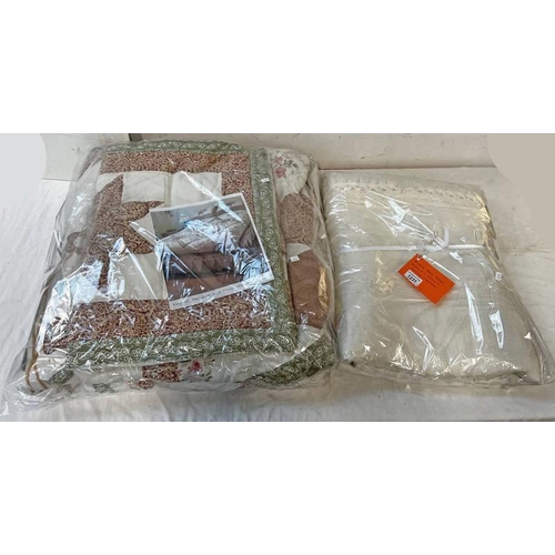 1231 - KING SIZE STAR QUILT AND PILLOW SHAWLS AND A DOUBLE BED THROW 225 X 230CM -2-