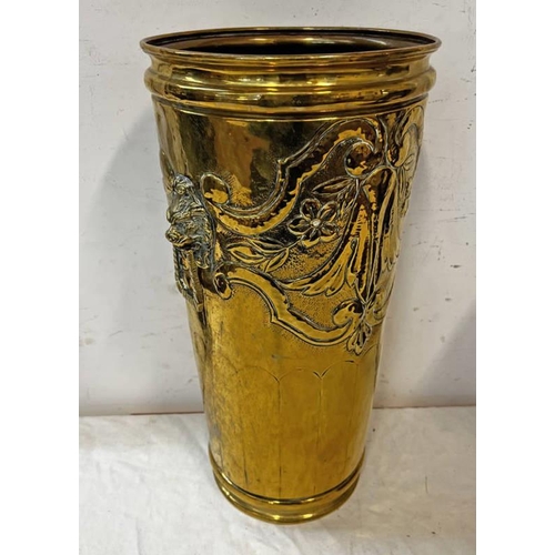 1401 - LATE 19TH OR EARLY 20TH CENTURY FLORAL EMBOSSED BRASS STICK STAND WITH LION HEAD HANDLES, 52.5CM TAL... 