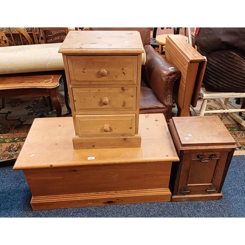 61 - PINE KIST, OAK PURDONIUM & PINE 3 DRAWER BEDSIDE