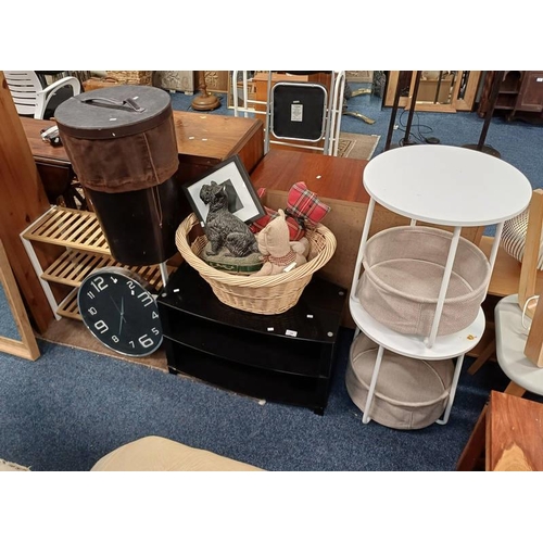 75 - SHOE RACK, WALL CLOCK, BASKET & VARIOUS ANIMAL DOOR STOPS TO INCLUDE CAST IRON SCOTTIE DOG DOOR STOP... 