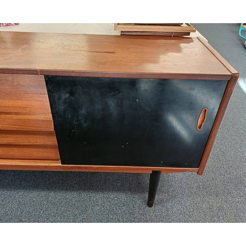 3 - BRA BOHAG TROED TEAK SIDEBOARD MODELL TRIO WITH 5 CENTRALLY SET DRAWERS FLANKED TO EACH SIDE BY SLID... 