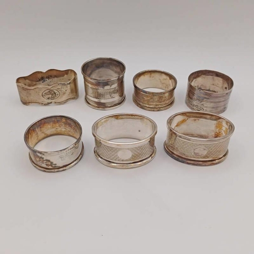 646 - PAIR OF OVAL SILVER NAPKIN RINGS & 5 OTHER SILVER NAPKIN RINGS - 130G