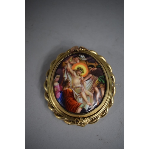 299 - A Good Quality Yellow Metal Mounted Revolving Brooch. To One side a Painted Porcelain Panel Depictin... 