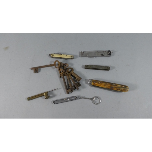 11 - A Collection of Five Vintage Penknives and Small Collection of Keys