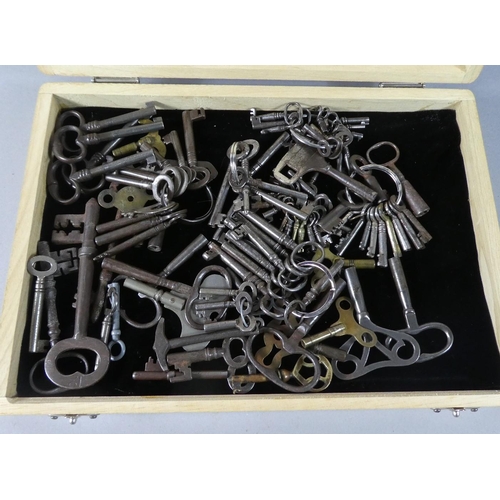 148 - A Box Containing Various Vintage Keys