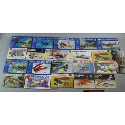 199 - A Collection of 21 Boxed 1:72 Kits of Planes to Include Revell and Airfix