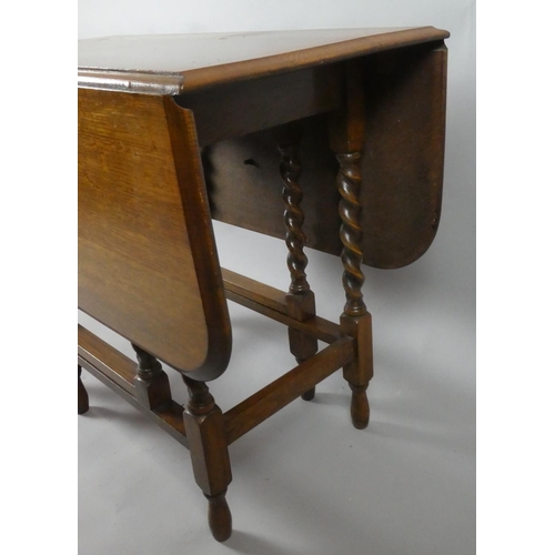 65 - An Edwardian Oak Drop Leaf Gate Leg Table, 91cm wide