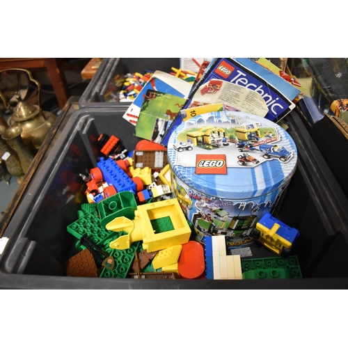 165 - A Collection of Various Modern Lego to Include Figures, Booklets, Building Blocks etc