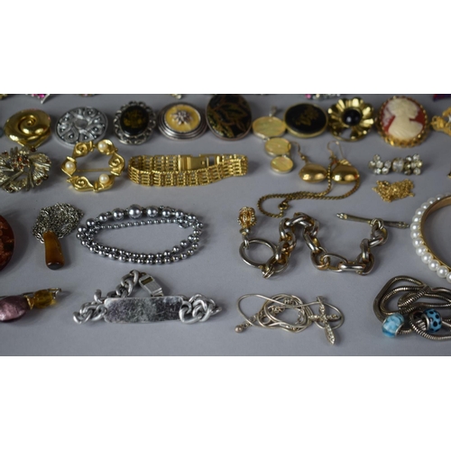 245 - A Collection of Costume Jewellery