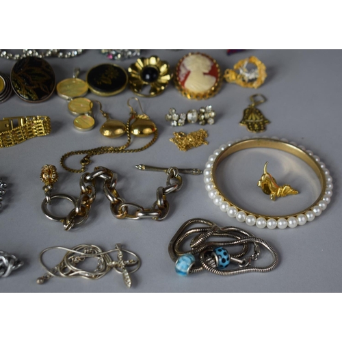 245 - A Collection of Costume Jewellery