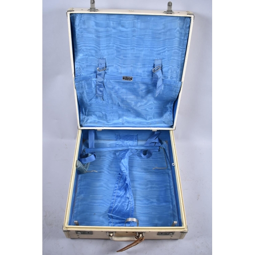 441 - An Early 20th Century Rev-robe Cream Pigskin Travelling Case with Fitted Interior, Clothes Hangers e... 