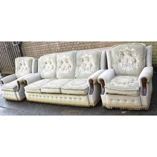 500 - A Mid/Late 20th Century Three Piece Suite with Buttoned Upholstery