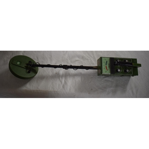 602 - A Fieldmaster Metal Detector (Not Tested)