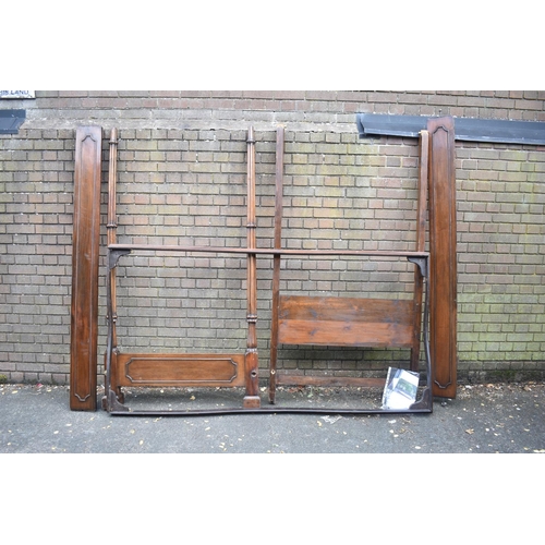 572 - A Late 19th Century/Early 20th Century Mahogany Four Poster Single Bed with Reeded Turned Supports a... 