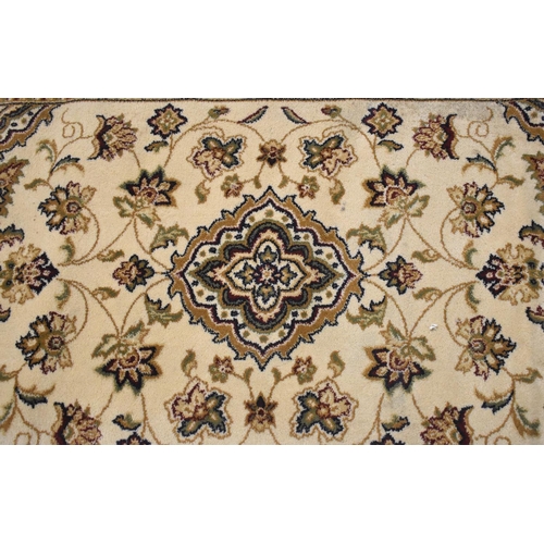 660 - A Modern Patterned Rug, 172x122cm