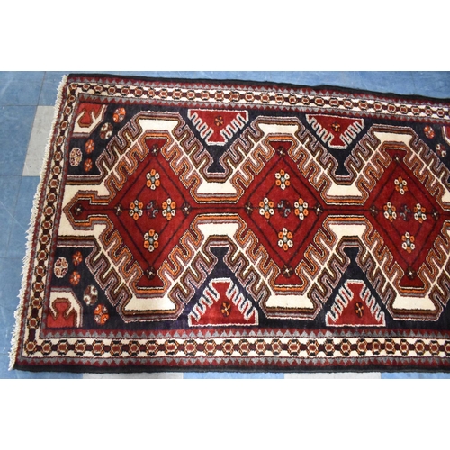 558 - A Persian Handmade Sarab Rug, 166x105cm