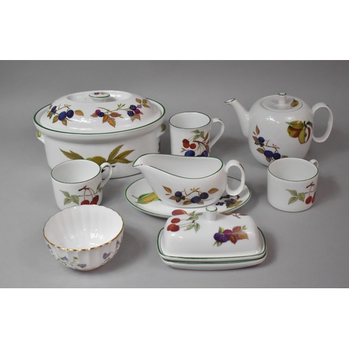 347 - A Collection of Seven Pieces of Royal Worcester Evesham Vale Oven to Table Wares to Comprise Lidded ... 