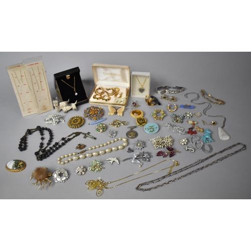 244 - A Collection of Various Jewellery to Include Brooches, Gold Chains etc